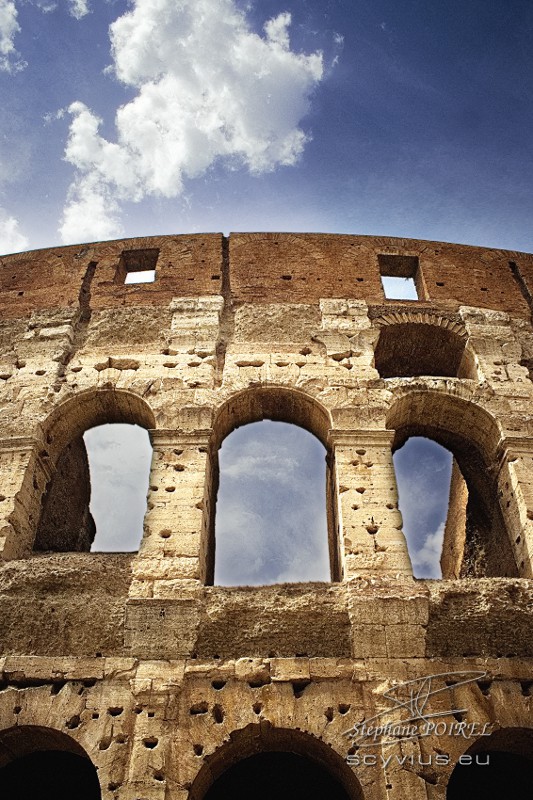 Photo façade du Colisée à Rome