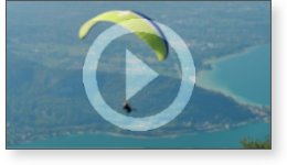 Parapentes sur le lac d'Annecy