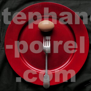 Œuf dans une assiette