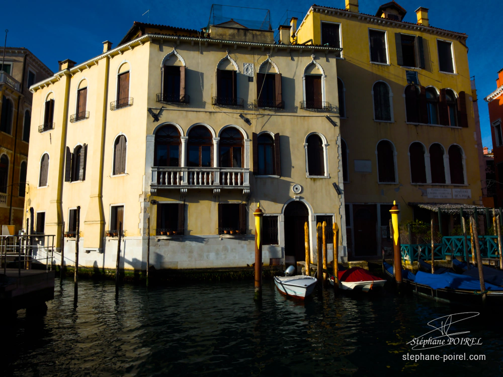 Façades jaunes à Venise