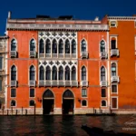 Rouge sur le Grand canal