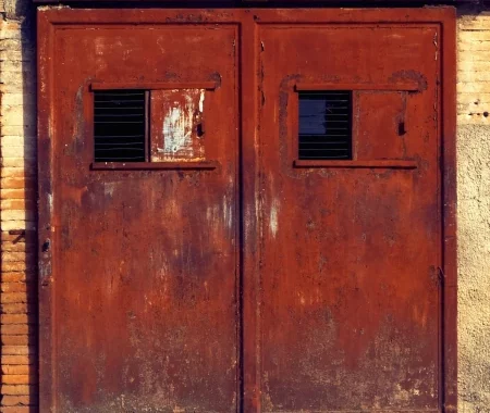 La grange dans le roman policier "LES DISPARUS DE LA MONTAGNE NOIRE"