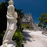Statue dans le château à Cintra