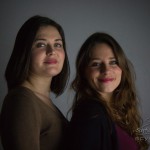 Photo portrait de profil deux sœurs