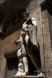 Photo statue dans le centre historique de Rome