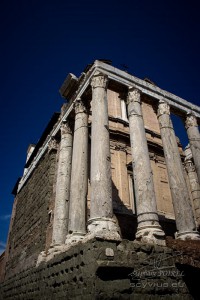 Photo temple d'Antonin et de Faustine à Rome