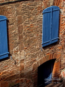 Volets briques dans le vieux Albi