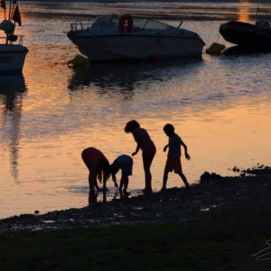 Enfants au crépuscule