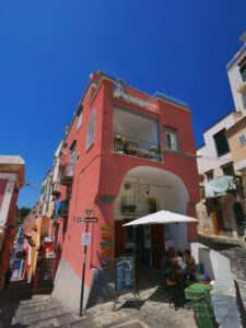 Maison de pêcheur rose